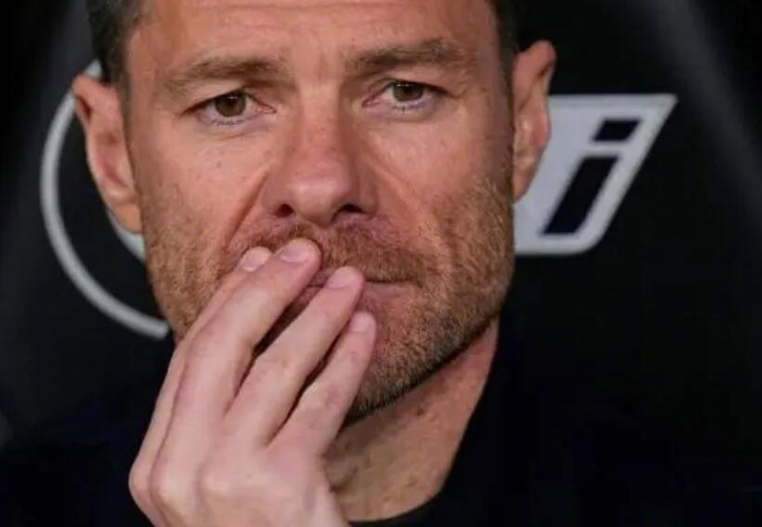 V站-阿隆索坦言失控更衣室，皇马西超杯失利后解雇主帅|哈维·阿隆索|马卡电台|体能|电台|巴塞罗那_新浪体育_新浪新闻