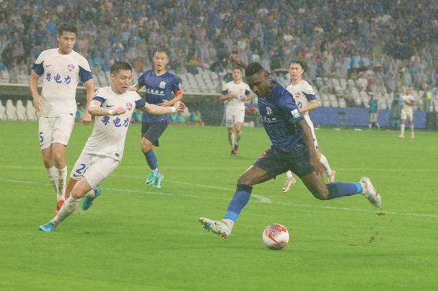 V站体育官方资讯-【中超】马莱莱2球谢鹏飞破门 申花3比0双杀梅州