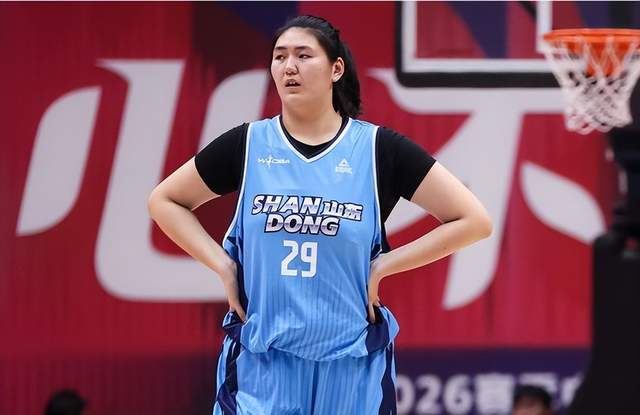 V站体育比分-张子宇签约山东高速女篮是巨大失误，侯冰并不是知人善任的好教练