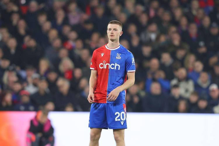 V站体育比分-7000万英镑！曼联抢水晶宫中场新星，利物浦切尔西加入争夺|沃顿|斯科特-沃顿|卡塞米罗|梅努|球员_新浪体育_新浪新闻